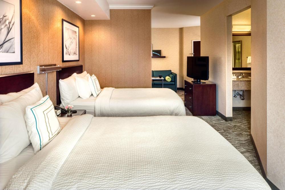 Queen Suite with Sofa Bed interior